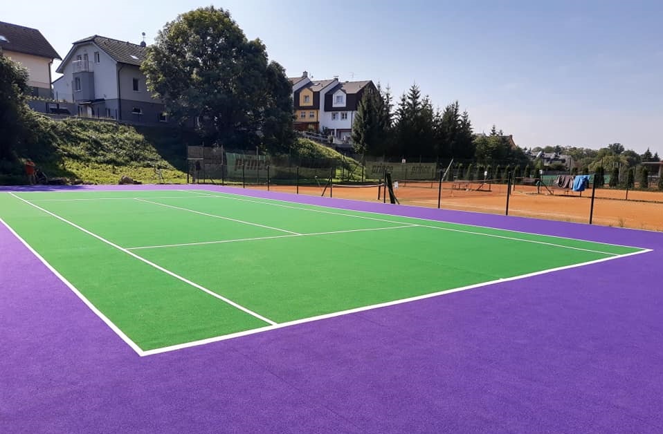 Sportovní povrch Playrite - pro fotbalová hřiště, tenisové a volejbalové kurty