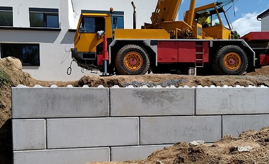 Betonové bloky pro výstavbu opěrných zdí