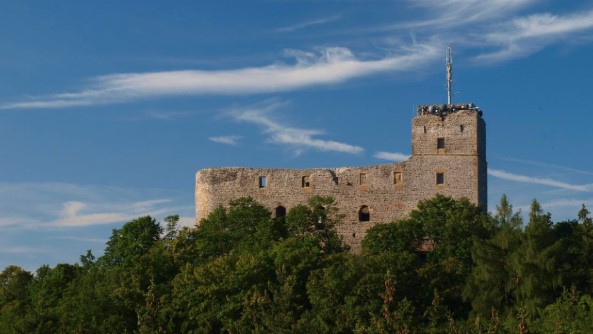Zřícenina hradu s hradní věží Radyně