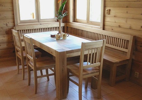 Originální, ručně vyráběný nábytek z masivu – pořiďte si jídelní stůl, židle či lavice ze smrku nebo dubu