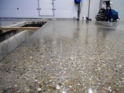 Renovace betonových podlah technologií Superbeton -systém broušení, leštění, zpevnění, barvení betonových ploch