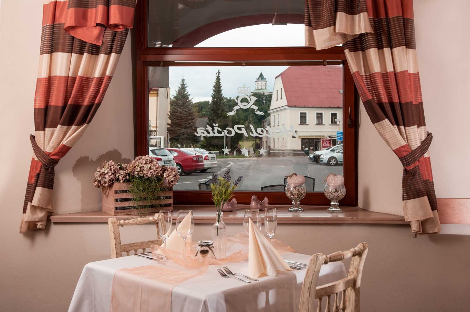 Restaurace u Hotelu Pošta v Českém ráji