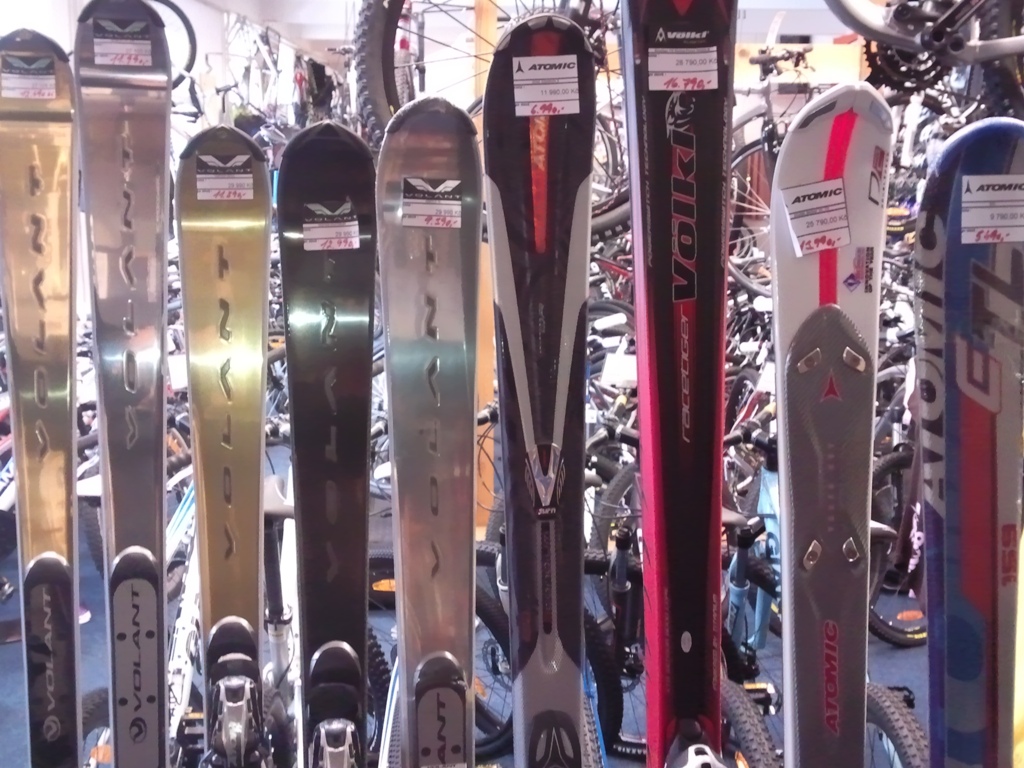 Sjezdové lyže až 50-80% sleva Ski Volant Atomic Dynastar Liberec