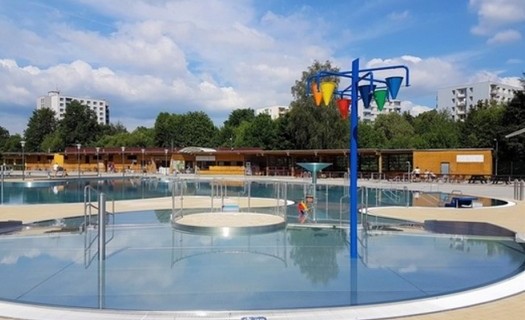 Otevíráme brány letního koupaliště v Trutnově - dětská plavecká zóna, tobogán či skluzavka