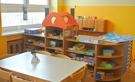 Nábytek pro mateřské školy Praha, bezpečný dětský nábytek, skříně, stoly, židle, postýlky, šatny,
