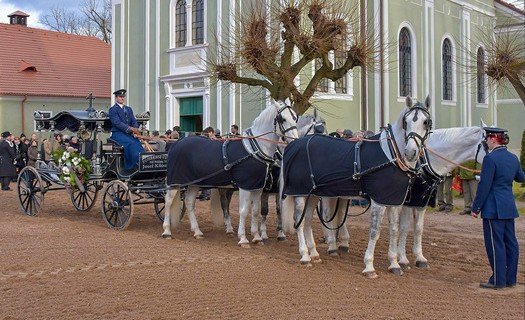 Pohřební ústav Dvůr Králové nad Labem, smuteční rozloučení, pohřby dobovým kočárem s koňmi