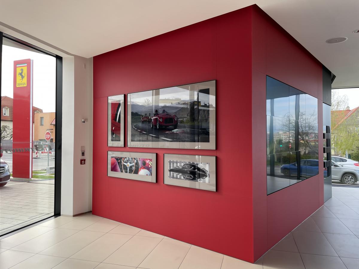 Skleněná stěna pro reprezentativní prostředí autosalonu Ferrari Praha | ACERA SKLO