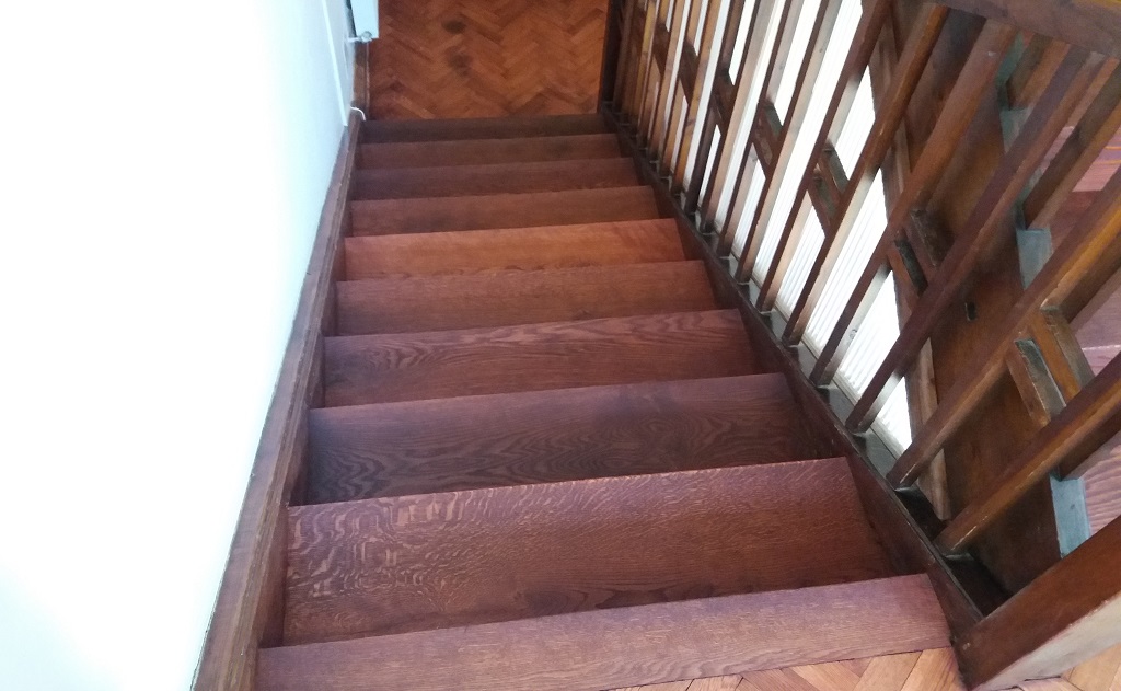 PVC a dřevěné obklady schodů Znojmo