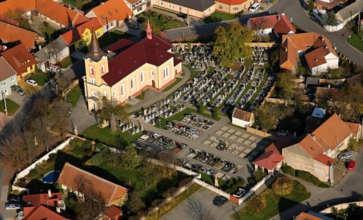 Obec Kněždub, okres Hodonín, pohled na hřbitov nazývaném Slovácký Slavín
