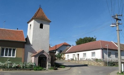 Obec Žerůtky okres Znojmo, kaple se zvoničkou, území s výskytem chráněných živočichů