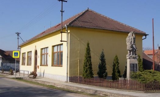 Obec Hradištko - Kersko okres Nymburk, základní škola
