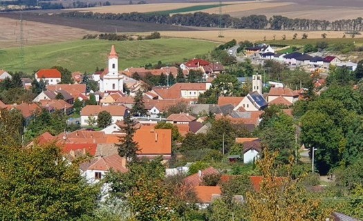 Obec Nikolčice, okres Břeclav, farní kostel sv. Jakuba Staršího