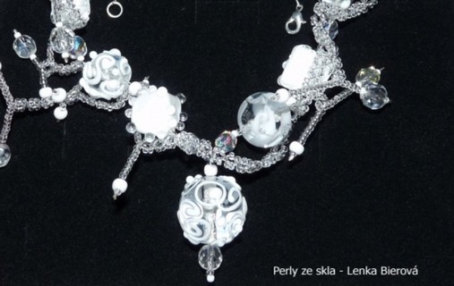 Výroba perel ze skla Karlovy Vary, ruční výroba perel a šperků, skleněné perle a šperky