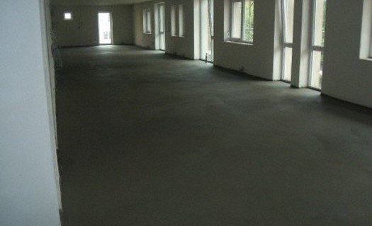 Betonové podlahy České Budějovice, realizace hlazených betonových podlah do rodinných domů