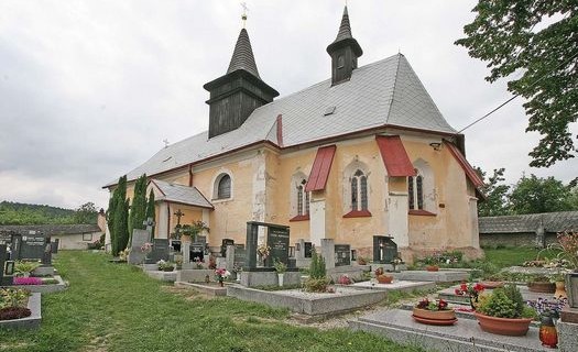 Obec Široký Důl, okres Svitavy, Kostel svatého Jana Křtitele, stodola s doškovou střechou