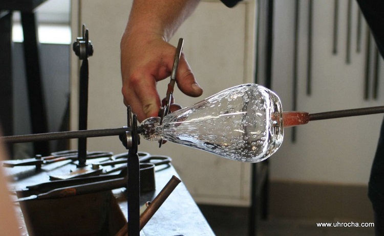 Tradiční zakázková výroba i prodej foukaného skla, skleněných dekorací i pohárů
