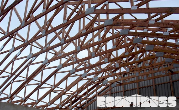 Dřevěné příhradové vazníky pro stavbu střechy domu, haly, altánu - výroba, montáž