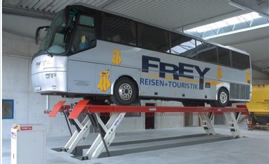 Plošinový zdvihák SKYLIFT 2021 úžitkových vozidiel - zdvíhanie nákladných automobilov a autobusov