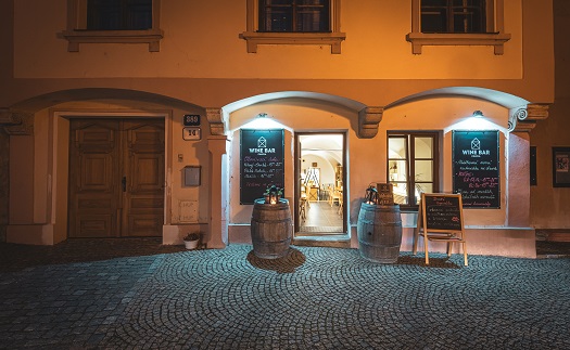 Winebar, restaurace s vlastním vinařstvím Znojmo