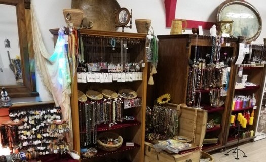Čarodějnický obchod Cheb, vykládací karty, léčivé kameny, amulety, rytířské zbroje, výklad karet
