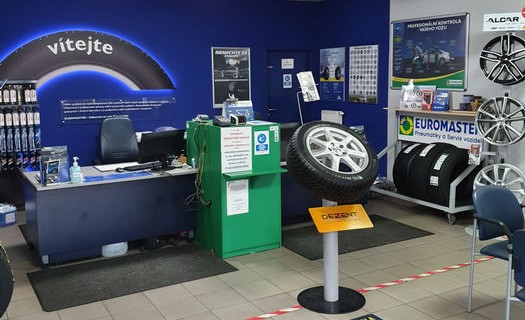 Řešení defektů pneumatik přímo v místě odstávky Karlovy Vary