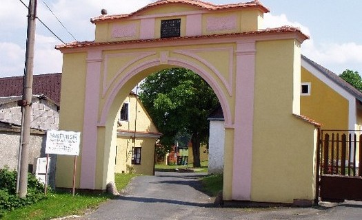 Obec Újezd, okres Domažlice, brána Kozinova statku