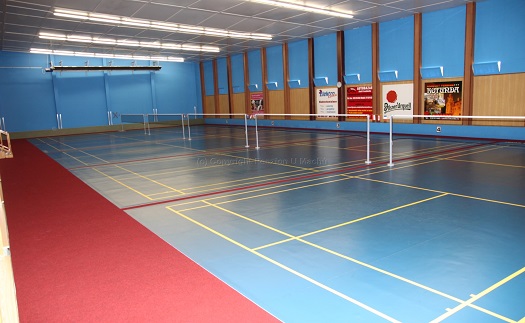 Badmintonová hala s půjčovnou raket, vlastním parkovištěm – rezervace hřiště online