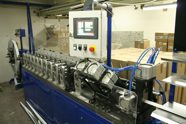 Výroba a vývoj jednoúčelových strojů, vstřikovacích forem a válcování hliníku