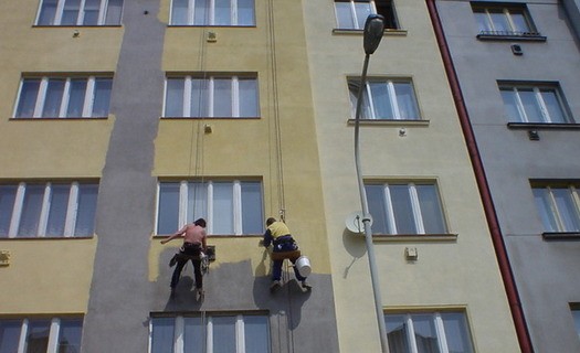 Výškové práce a opravy fasád horolezeckou technikou Praha, opravy komínů, mytí oken, fasád