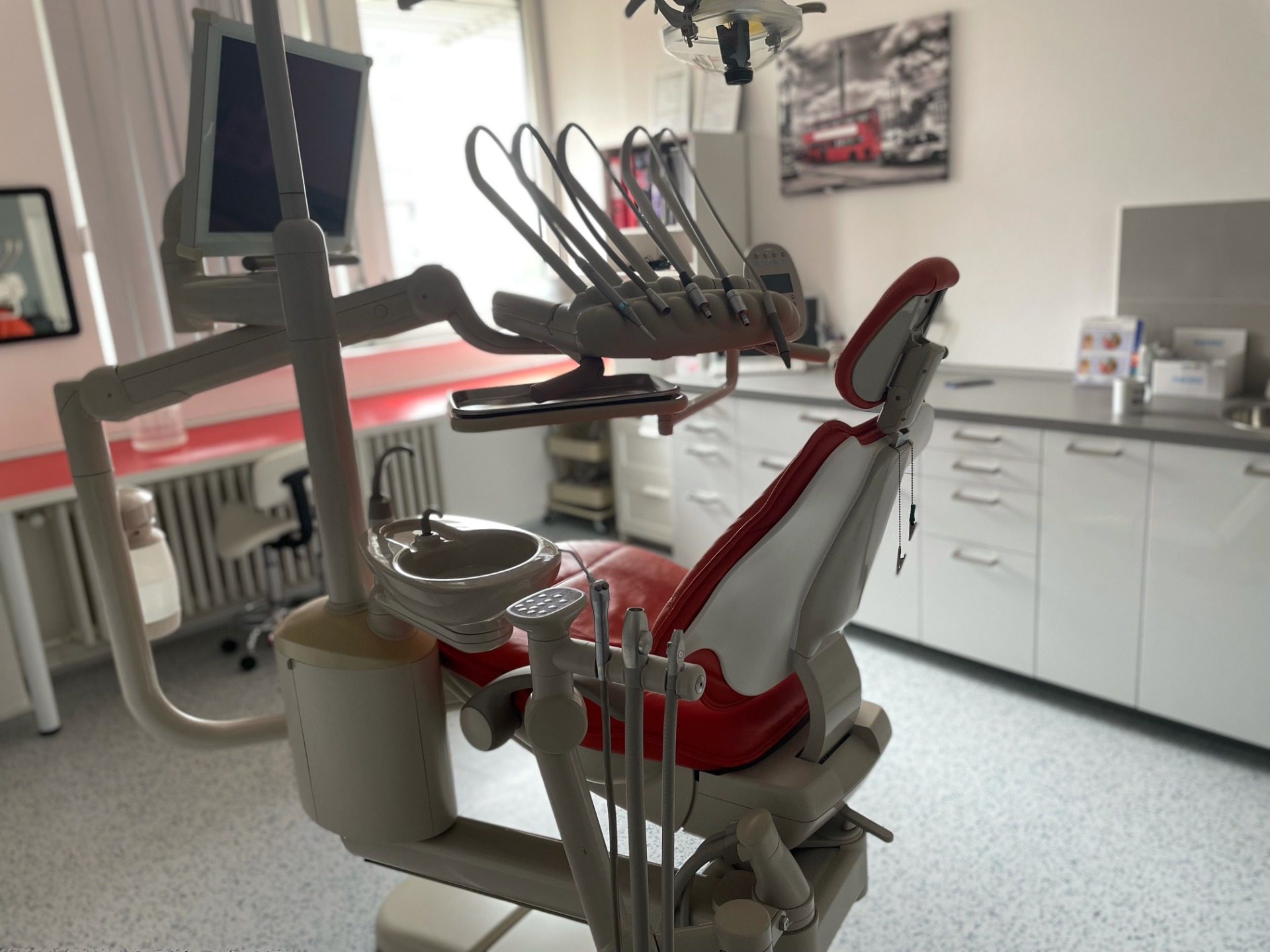 Stomatologie Praha 5 - soukromá zubní ordinace rodinného typu - přijímáme nové pacienty!
