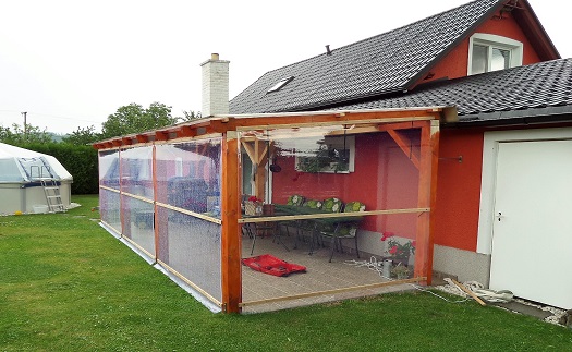 Transparentní fólie z měkčeného PVC – ochrana pro dům, zahradu i garáž