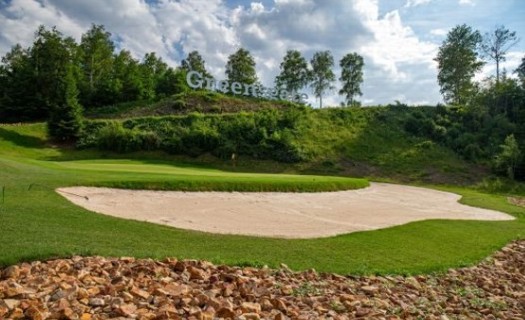 18jamkové golfové hřiště, hotel s restaurací, moderní česká a mezinárodní kuchyně, okres Plzeň