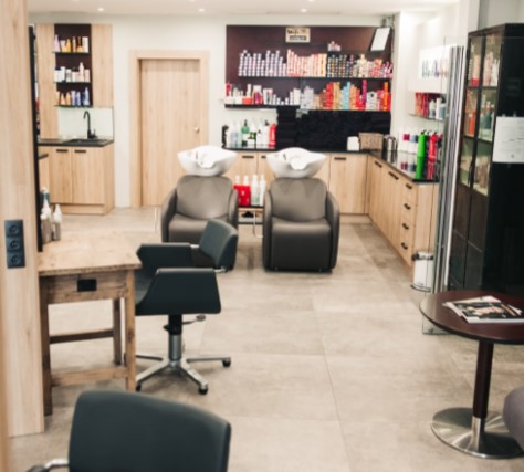 Vlasové studio IN Plzeň, dámské, pánské i dětské kadeřnické služby, vlasové poradenství, prodej vlasové kosmetiky