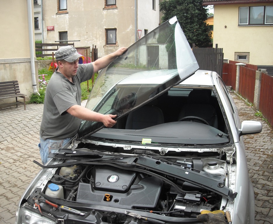 Výměna autoskla Škoda Octavia čelní autosklo Liberecký kraj.