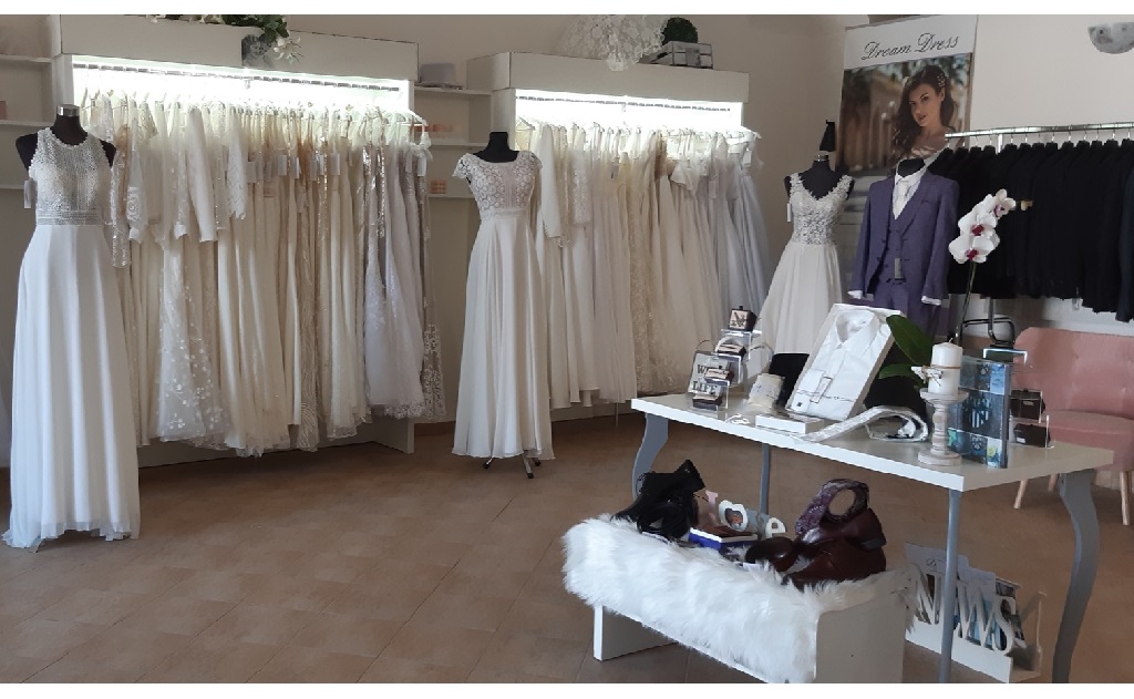Půjčovna svatebních, společenských, večerních šatů - možnost zapůjčení i prodej modelů ve svatebním salonu Dream Dress