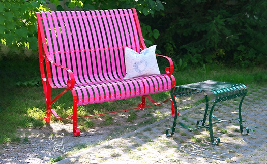Výroba barevných, originálních zahradních kovových laviček