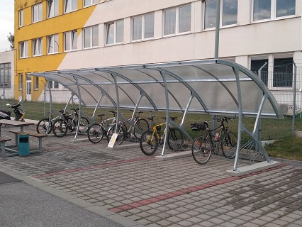 Výroba montovaného, ​​celopozinkovaného prístrešku na kolesá, Česká republika