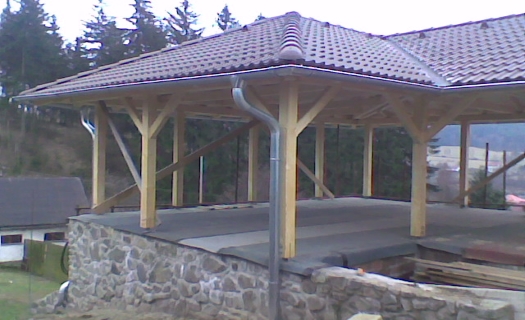 Výroba krovů z jehličnatého dřeva, kompletní krovy na míru