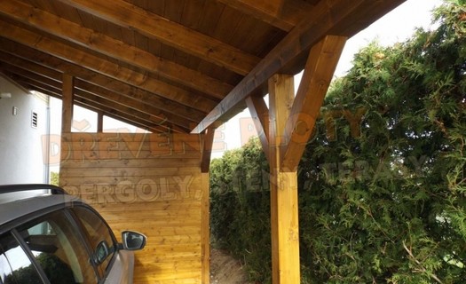 Dřevěná garážová stání, pergoly Hradec Králové – olejové nátěry přírodního vzhledu