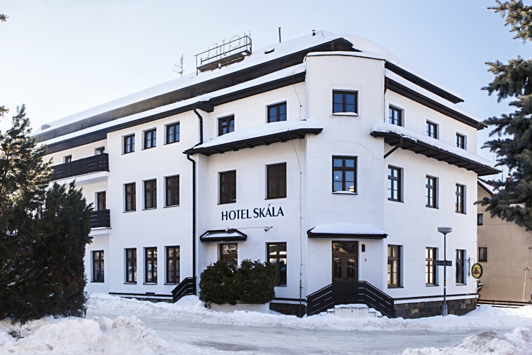 Ubytování a restaurace v centru Malé Skály - hotel s více než stoletou tradicí