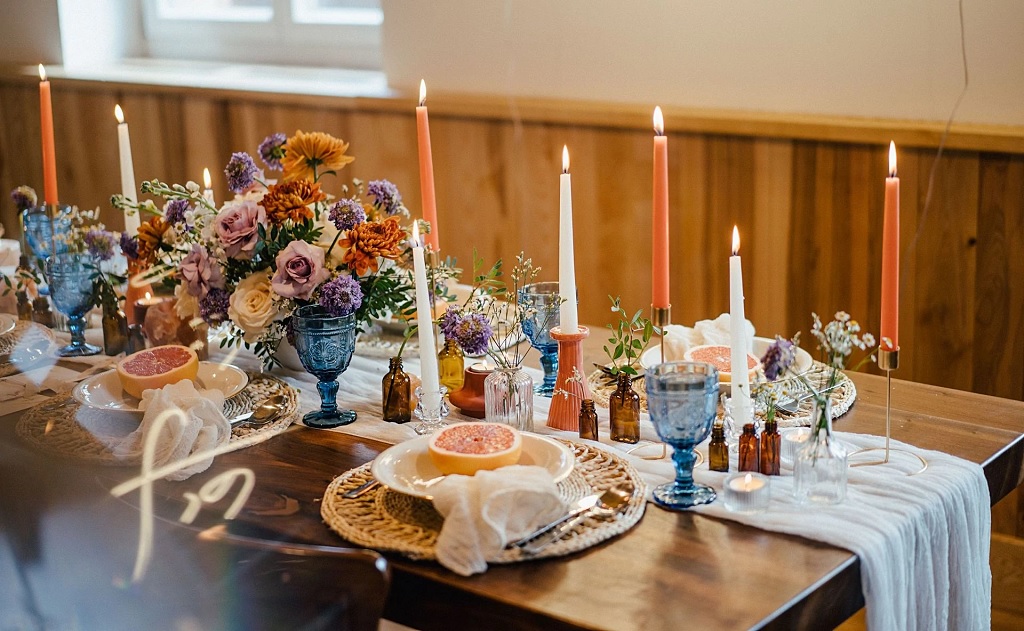 Svatební design - floristika, květinová výzdoba, dekorace i rekvizity na svatbu