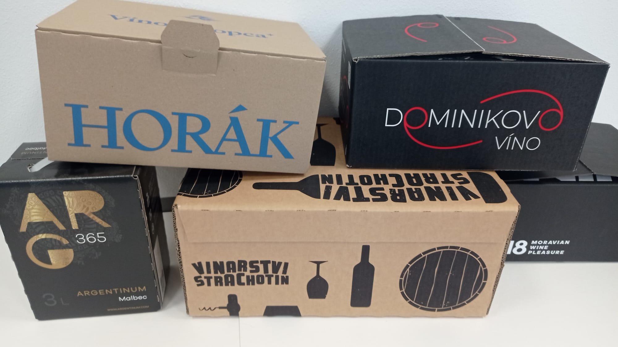Obaly, krabice a tašky na víno v různých provedeních – bohatý výběr na e-shopu i v prodejnách