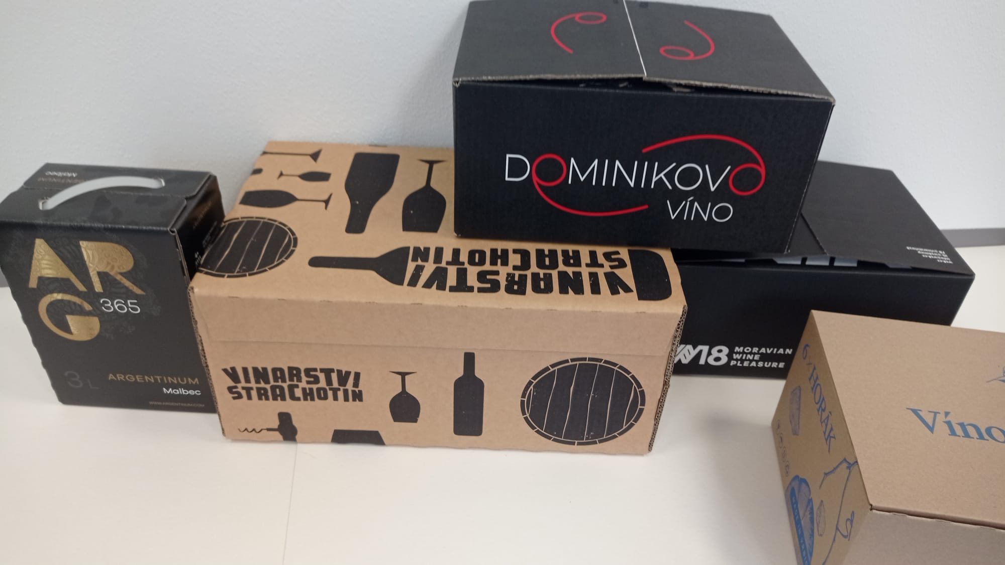 Obaly, krabice a tašky na víno v rôznych prevedeniach – bohatý výber na e-shope aj v predajniach