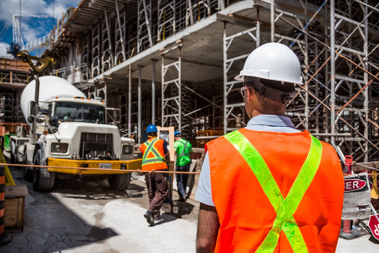Subdodavatel stavebních prací v Německu nabízející služby v oblasti stavebnictví, elektroinstalace a fasádních prací.