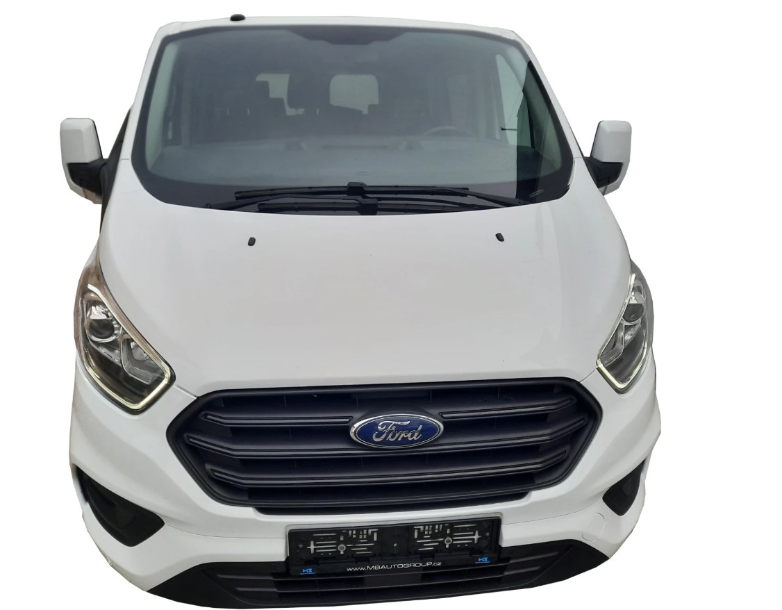 Pronájem vícemístného vozidla Ford Transit Custom L2H1 za nejlepší cenu v okolí