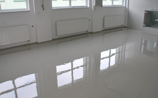 Epoxidové a polyuretanové podlahy zvýší odolnost a životnost betonových podlah