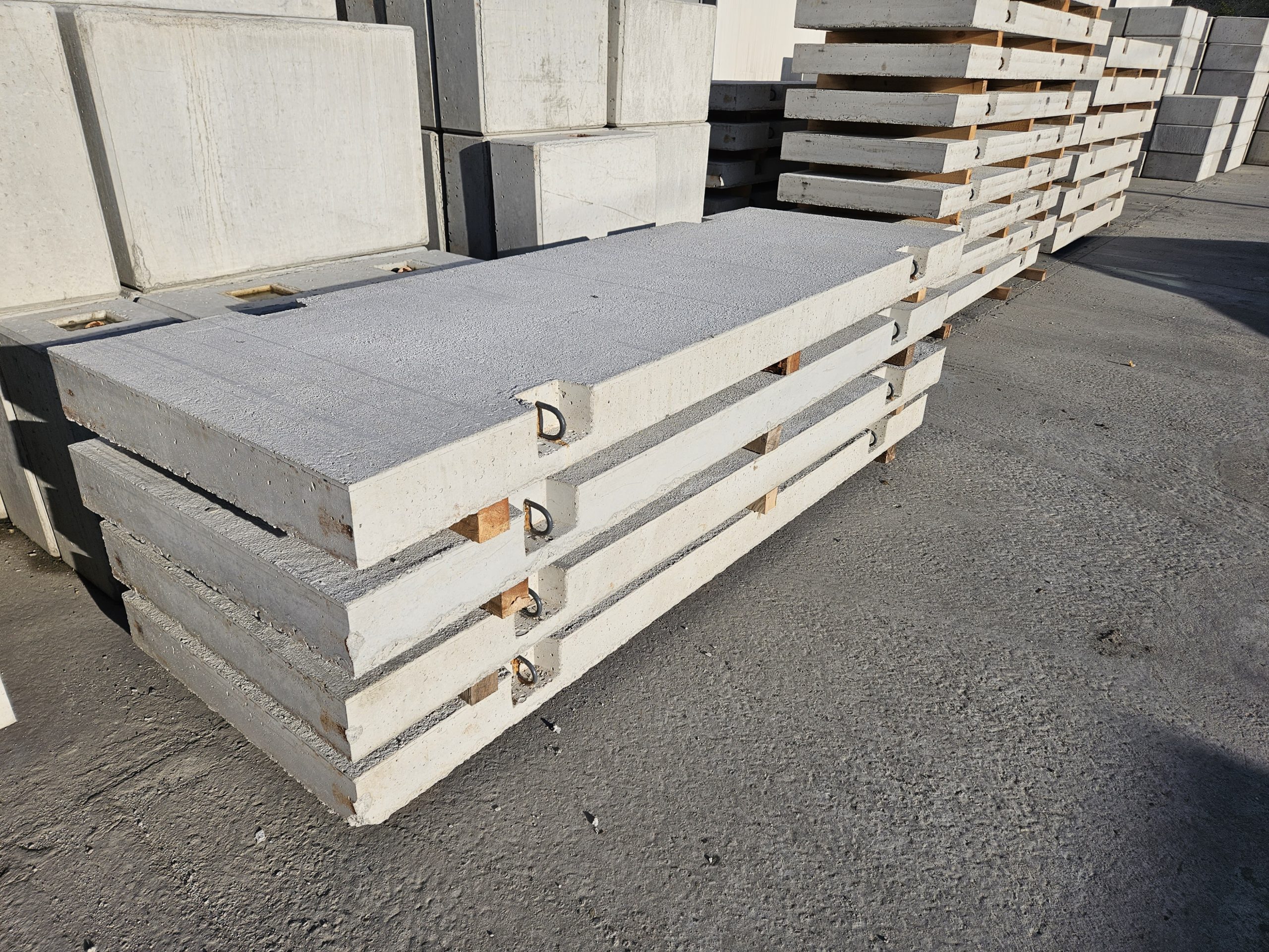 Prodej pevných betonových silničních panelů s dlouhou životností