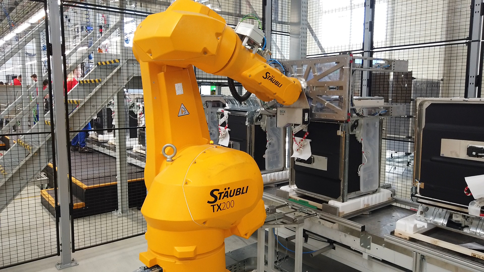 Robotizované pracoviště řeší složité, rychlé a přesné manipulace s jednotlivými výrobky