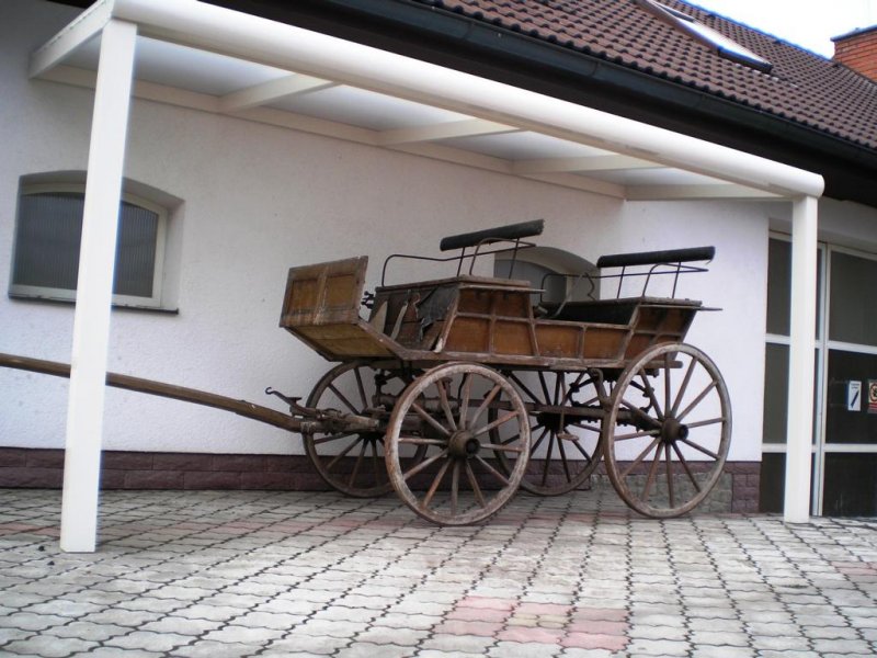Garážové stání z hliníkové konstrukce Pardubice, Hradec Králové