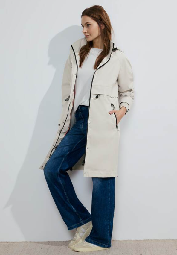 Softshellové, džínové a kožené bundy a kabáty – bohatý výběr dámského oblečení na e-shopu i v prodejně